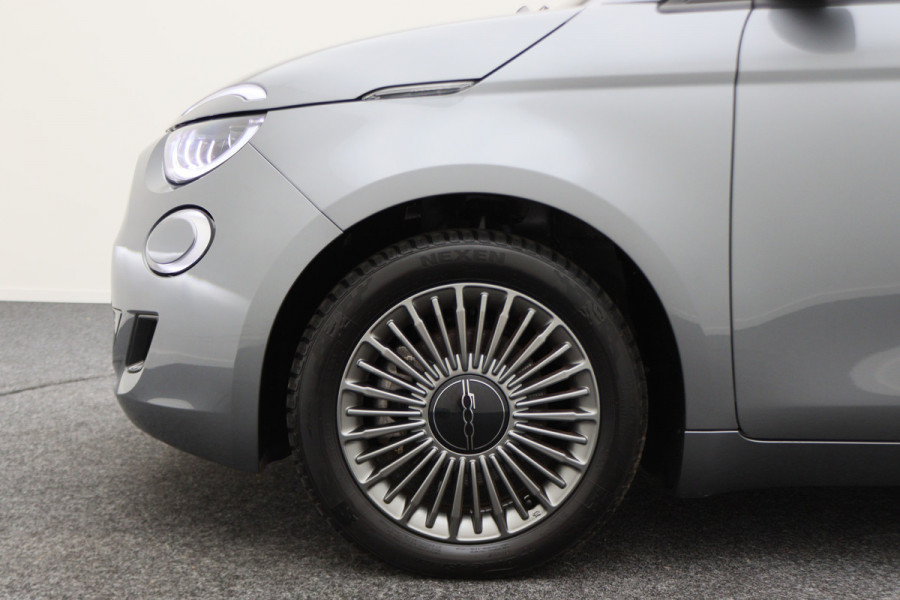 Fiat 500 Icon 42 kWh Virtual Cockpit, Camera, Rijstrooksensor, Cruise, Apple Carplay, DAB, 16''