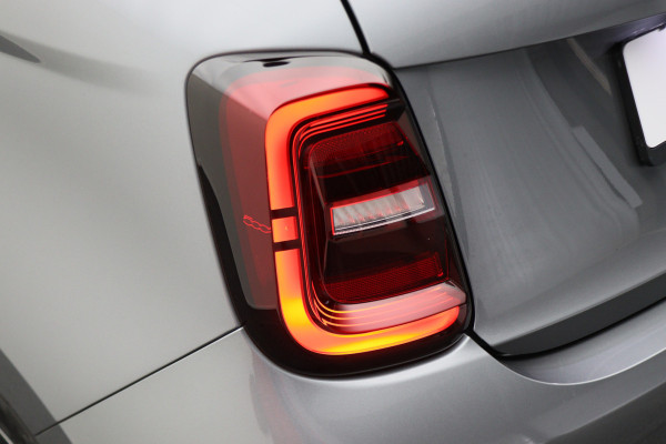 Fiat 500 Icon 42 kWh Virtual Cockpit, Camera, Rijstrooksensor, Cruise, Apple Carplay, DAB, 16''