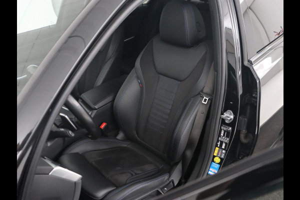 BMW 3-serie 320e M Sport | Schuifdak | Trekhaak | Leder/Alcantara | Camera | Stoel & stuurverwarming | Carplay | Sfeerverlichting | Sportstoelen | Adaptief LED | Navigatie | Park Assist | Widescreen Display | PHEV | Plug In