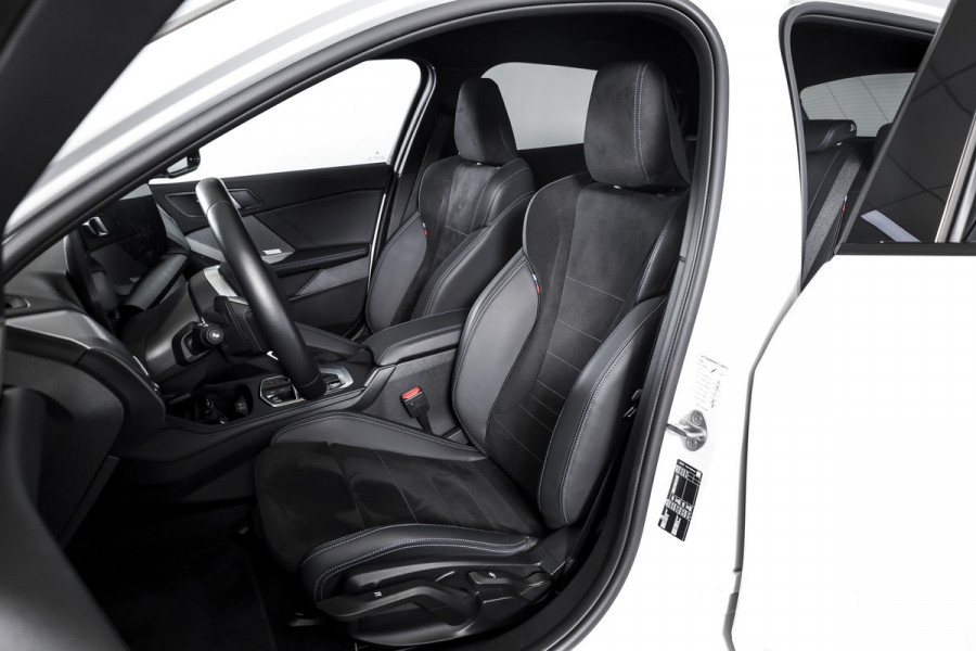 BMW 1-serie 120 M Sport - Automaat | Dig. Cockpit | Adapt. Cruise | Harman/Kardon | Stoelverw. | PDC | Camera | NAV + App. Connect | ECC | DAB | LM 18" | 9351