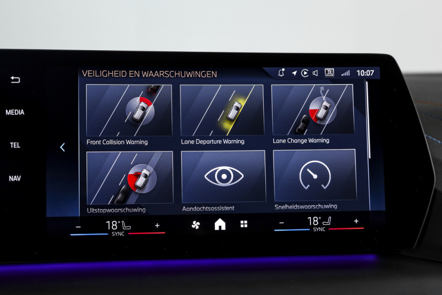 BMW 1-serie 120 M Sport - Automaat | Dig. Cockpit | Adapt. Cruise | Harman/Kardon | Stoelverw. | PDC | Camera | NAV + App. Connect | ECC | DAB | LM 18" | 9351