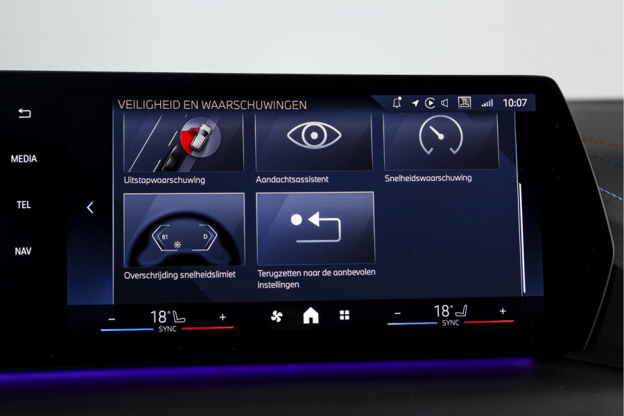BMW 1-serie 120 M Sport - Automaat | Dig. Cockpit | Adapt. Cruise | Harman/Kardon | Stoelverw. | PDC | Camera | NAV + App. Connect | ECC | DAB | LM 18" | 9351
