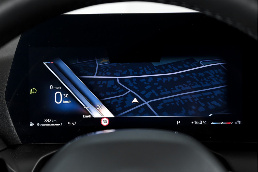 BMW 1-serie 120 M Sport - Automaat | Dig. Cockpit | Adapt. Cruise | Harman/Kardon | Stoelverw. | PDC | Camera | NAV + App. Connect | ECC | DAB | LM 18" | 9351
