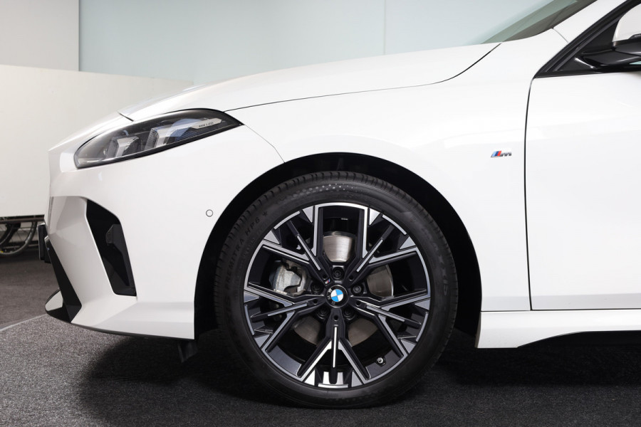 BMW 1-serie 120 M Sport - Automaat | Dig. Cockpit | Adapt. Cruise | Harman/Kardon | Stoelverw. | PDC | Camera | NAV + App. Connect | ECC | DAB | LM 18" | 9351