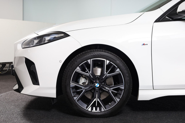 BMW 1-serie 120 M Sport - Automaat | Dig. Cockpit | Adapt. Cruise | Harman/Kardon | Stoelverw. | PDC | Camera | NAV + App. Connect | ECC | DAB | LM 18" | 9351
