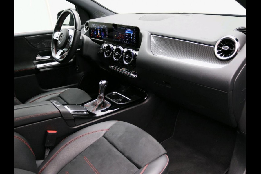 Mercedes-Benz B-Klasse 160 AMG Handgeschakeld AMG Line | Night Pakket | Spiegel Pakket | Easy-Pack Achterklep | Achteruitrijcamera. Inclusief 24 maanden Mercedes-Benz Certified garantie voor Europa.