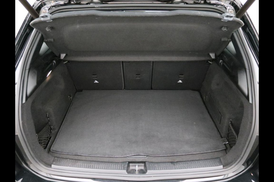 Mercedes-Benz B-Klasse 160 AMG Handgeschakeld AMG Line | Night Pakket | Spiegel Pakket | Easy-Pack Achterklep | Achteruitrijcamera. Inclusief 24 maanden Mercedes-Benz Certified garantie voor Europa.
