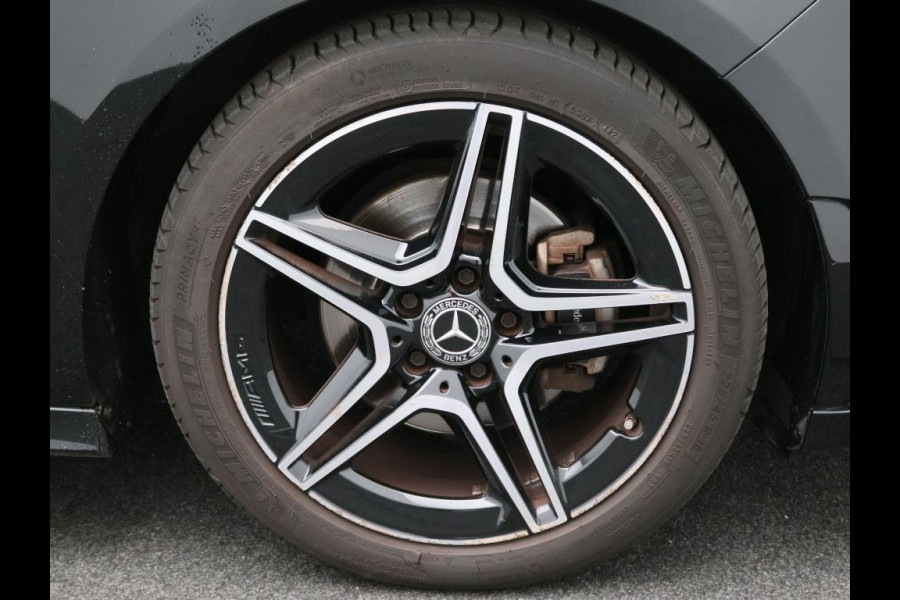 Mercedes-Benz B-Klasse 160 AMG Handgeschakeld AMG Line | Night Pakket | Spiegel Pakket | Easy-Pack Achterklep | Achteruitrijcamera. Inclusief 24 maanden Mercedes-Benz Certified garantie voor Europa.