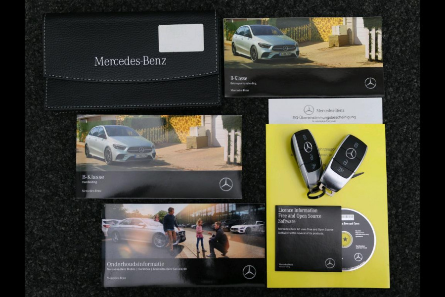 Mercedes-Benz B-Klasse 160 AMG Handgeschakeld AMG Line | Night Pakket | Spiegel Pakket | Easy-Pack Achterklep | Achteruitrijcamera. Inclusief 24 maanden Mercedes-Benz Certified garantie voor Europa.