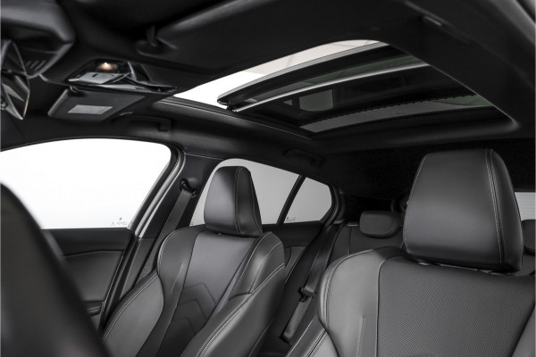 BMW 1-serie 120 M Sport - Automaat | Innovation Pack | Premium Pack | S/K-Panodak | Dig. Cockpit | Adapt. Cruise | Stoel+-Stuurverw. | 360 Camera | NAV + App. Connect | Harman\Kardon | Head-Up | LM 19" | Afn. trekhaak | 1481