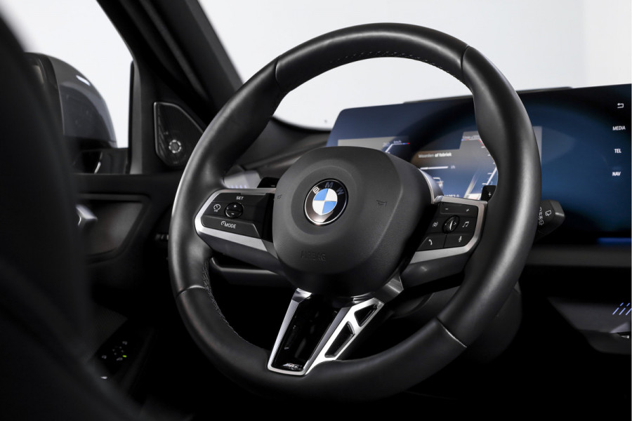 BMW 1-serie 120 M Sport - Automaat | Innovation Pack | Premium Pack | S/K-Panodak | Dig. Cockpit | Adapt. Cruise | Stoel+-Stuurverw. | 360 Camera | NAV + App. Connect | Harman\Kardon | Head-Up | LM 19" | Afn. trekhaak | 1481