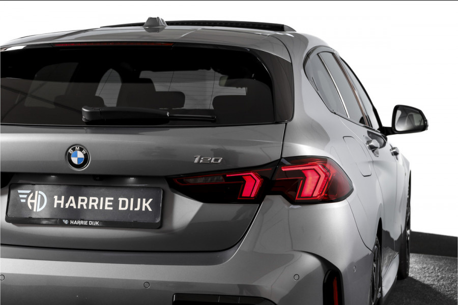 BMW 1-serie 120 M Sport - Automaat | Innovation Pack | Premium Pack | S/K-Panodak | Dig. Cockpit | Adapt. Cruise | Stoel+-Stuurverw. | 360 Camera | NAV + App. Connect | Harman\Kardon | Head-Up | LM 19" | Afn. trekhaak | 1481