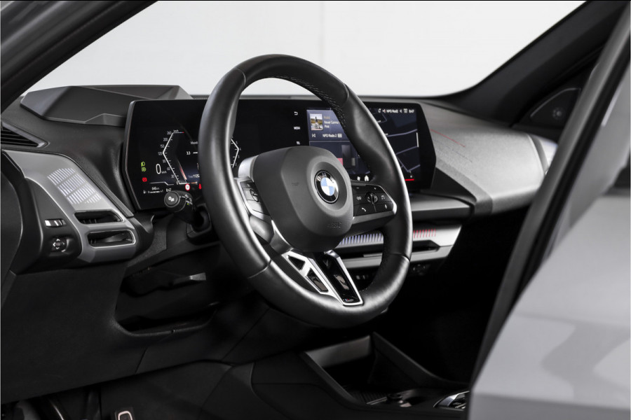 BMW 1-serie 120 M Sport - Automaat | Innovation Pack | Premium Pack | S/K-Panodak | Dig. Cockpit | Adapt. Cruise | Stoel+-Stuurverw. | 360 Camera | NAV + App. Connect | Harman\Kardon | Head-Up | LM 19" | Afn. trekhaak | 1481