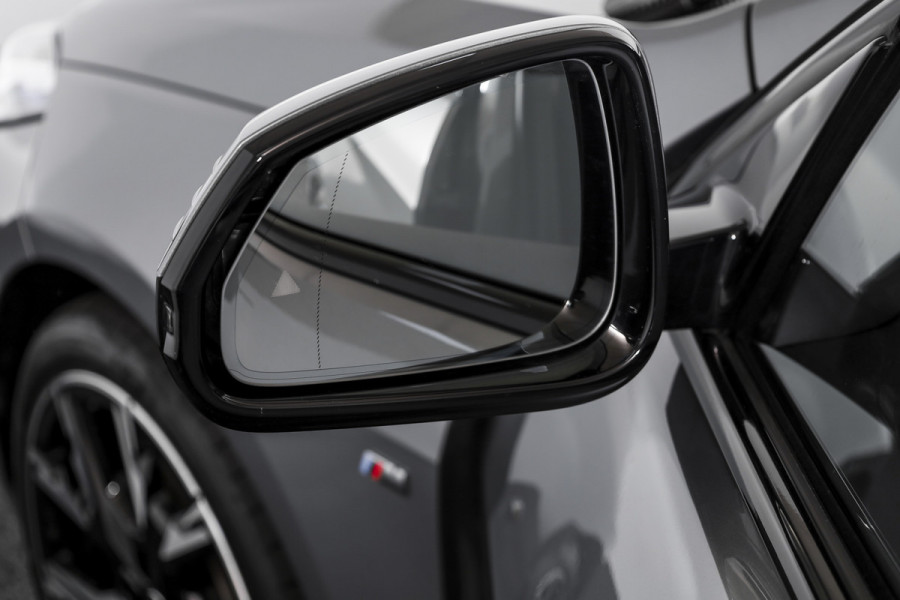 BMW 1-serie 120 M Sport - Automaat | Innovation Pack | Premium Pack | S/K-Panodak | Dig. Cockpit | Adapt. Cruise | Stoel+-Stuurverw. | 360 Camera | NAV + App. Connect | Harman\Kardon | Head-Up | LM 19" | Afn. trekhaak | 1481