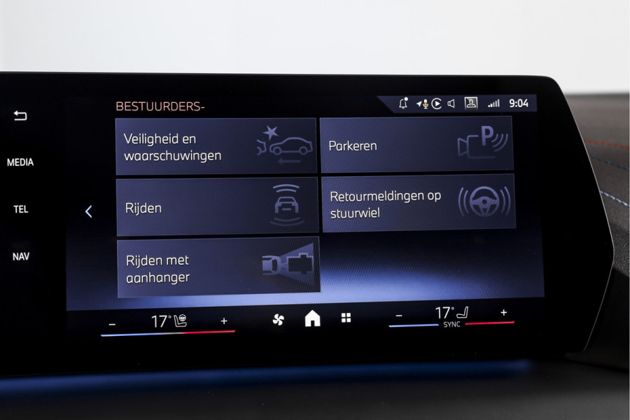 BMW 1-serie 120 M Sport - Automaat | Innovation Pack | Premium Pack | S/K-Panodak | Dig. Cockpit | Adapt. Cruise | Stoel+-Stuurverw. | 360 Camera | NAV + App. Connect | Harman\Kardon | Head-Up | LM 19" | Afn. trekhaak | 1481