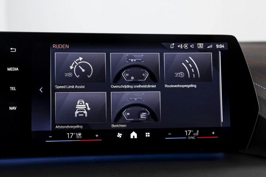 BMW 1-serie 120 M Sport - Automaat | Innovation Pack | Premium Pack | S/K-Panodak | Dig. Cockpit | Adapt. Cruise | Stoel+-Stuurverw. | 360 Camera | NAV + App. Connect | Harman\Kardon | Head-Up | LM 19" | Afn. trekhaak | 1481