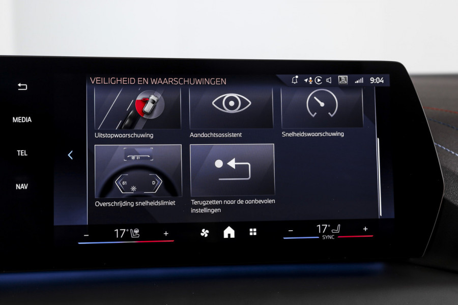BMW 1-serie 120 M Sport - Automaat | Innovation Pack | Premium Pack | S/K-Panodak | Dig. Cockpit | Adapt. Cruise | Stoel+-Stuurverw. | 360 Camera | NAV + App. Connect | Harman\Kardon | Head-Up | LM 19" | Afn. trekhaak | 1481