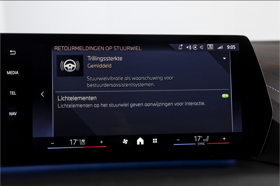 BMW 1-serie 120 M Sport - Automaat | Innovation Pack | Premium Pack | S/K-Panodak | Dig. Cockpit | Adapt. Cruise | Stoel+-Stuurverw. | 360 Camera | NAV + App. Connect | Harman\Kardon | Head-Up | LM 19" | Afn. trekhaak | 1481