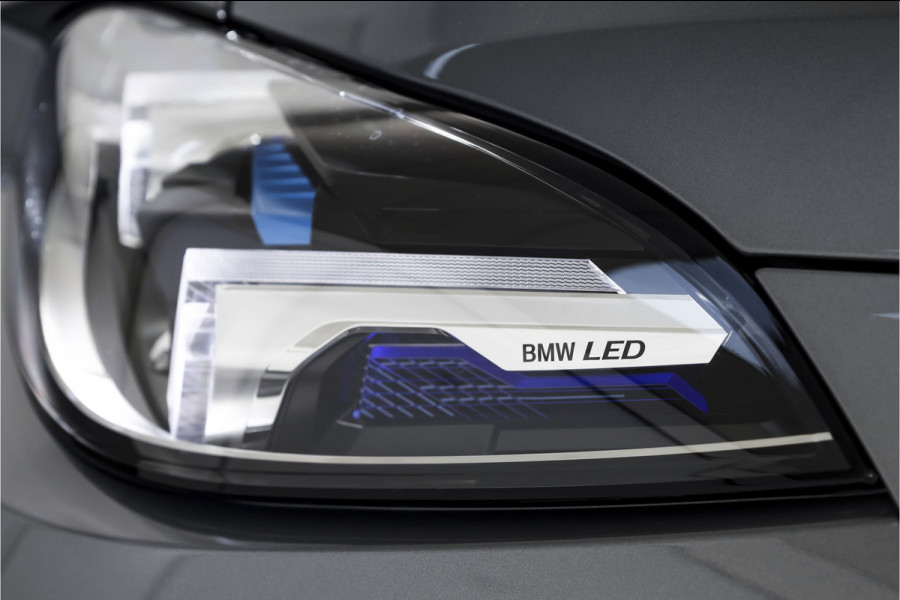 BMW 1-serie 120 M Sport - Automaat | Innovation Pack | Premium Pack | S/K-Panodak | Dig. Cockpit | Adapt. Cruise | Stoel+-Stuurverw. | 360 Camera | NAV + App. Connect | Harman\Kardon | Head-Up | LM 19" | Afn. trekhaak | 1481