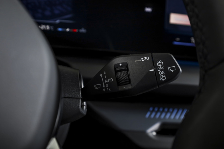 BMW 1-serie 120 M Sport - Automaat | Innovation Pack | Premium Pack | S/K-Panodak | Dig. Cockpit | Adapt. Cruise | Stoel+-Stuurverw. | 360 Camera | NAV + App. Connect | Harman\Kardon | Head-Up | LM 19" | Afn. trekhaak | 1481
