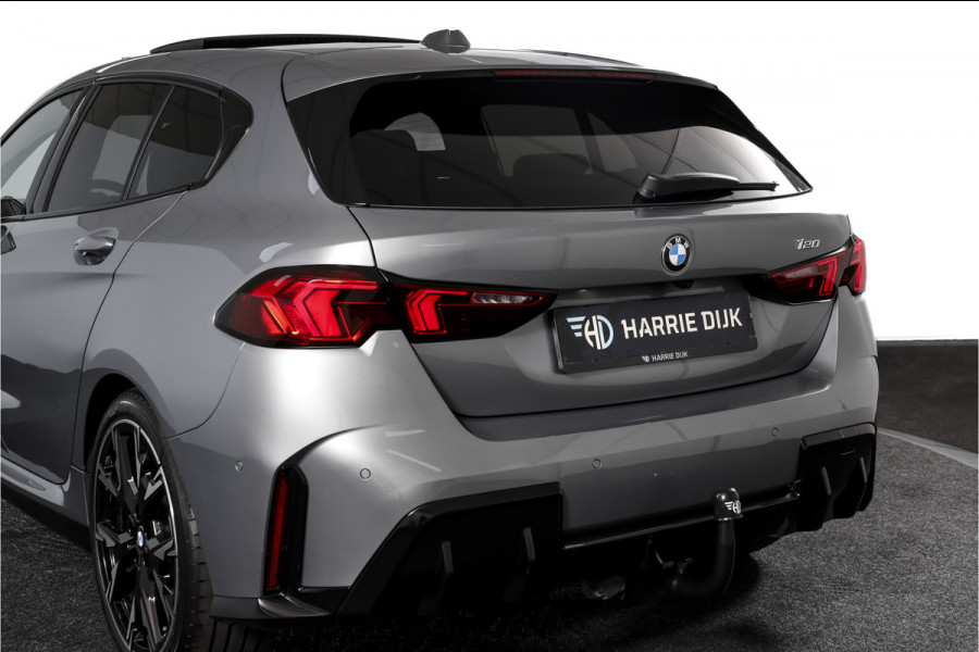 BMW 1-serie 120 M Sport - Automaat | Innovation Pack | Premium Pack | S/K-Panodak | Dig. Cockpit | Adapt. Cruise | Stoel+-Stuurverw. | 360 Camera | NAV + App. Connect | Harman\Kardon | Head-Up | LM 19" | Afn. trekhaak | 1481