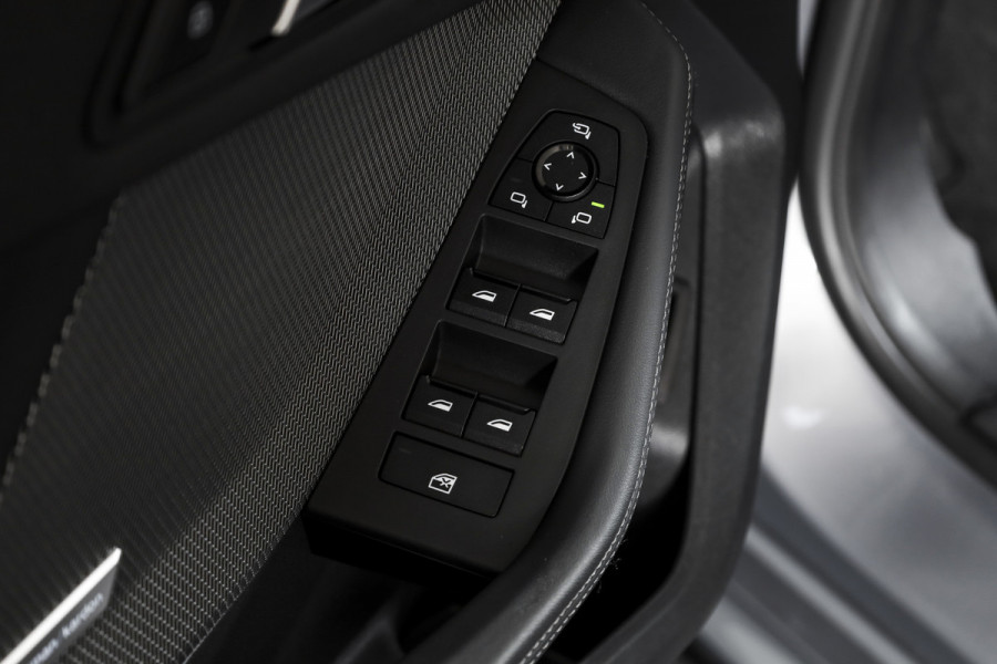 BMW 1-serie 120 M Sport - Automaat | Innovation Pack | Premium Pack | S/K-Panodak | Dig. Cockpit | Adapt. Cruise | Stoel+-Stuurverw. | 360 Camera | NAV + App. Connect | Harman\Kardon | Head-Up | LM 19" | Afn. trekhaak | 1481