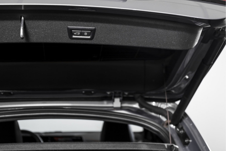 BMW 1-serie 120 M Sport - Automaat | Innovation Pack | Premium Pack | S/K-Panodak | Dig. Cockpit | Adapt. Cruise | Stoel+-Stuurverw. | 360 Camera | NAV + App. Connect | Harman\Kardon | Head-Up | LM 19" | Afn. trekhaak | 1481