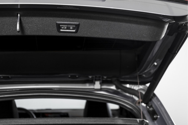 BMW 1-serie 120 M Sport - Automaat | Innovation Pack | Premium Pack | S/K-Panodak | Dig. Cockpit | Adapt. Cruise | Stoel+-Stuurverw. | 360 Camera | NAV + App. Connect | Harman\Kardon | Head-Up | LM 19" | Afn. trekhaak | 1481