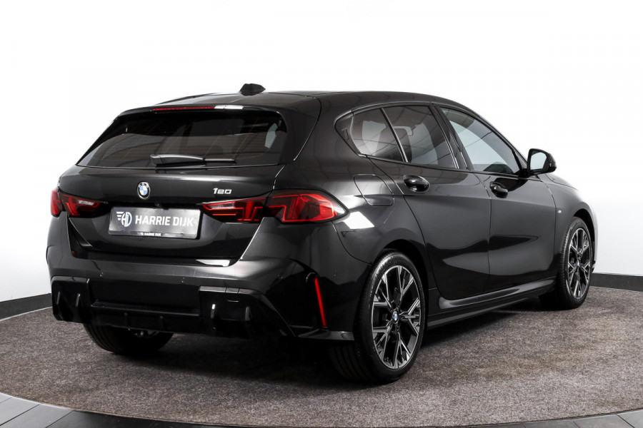 BMW 1-serie 120 M Sport - Automaat | Dig. Cockpit | Adapt. Cruise | Stoelverw. | Leder | PDC | Camera | NAV + App. Connect | ECC | DAB | LM 18" | 7100