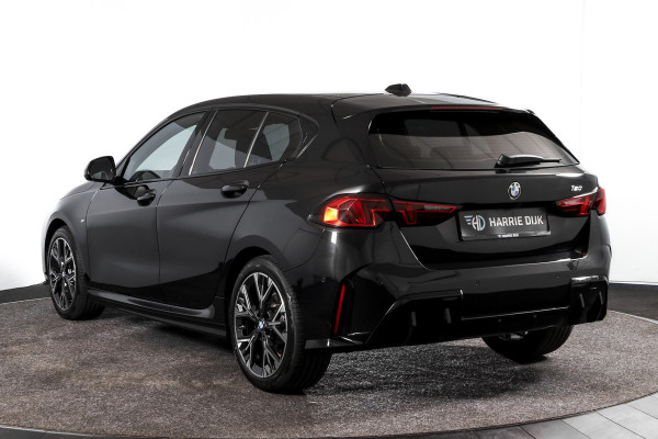 BMW 1-serie 120 M Sport - Automaat | Dig. Cockpit | Adapt. Cruise | Stoelverw. | Leder | PDC | Camera | NAV + App. Connect | ECC | DAB | LM 18" | 7100