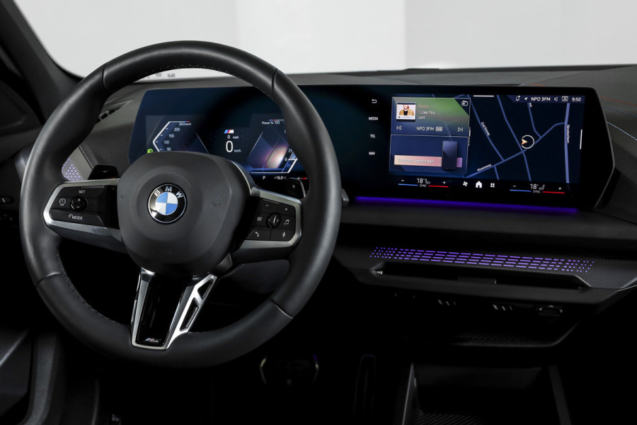 BMW 1-serie 120 M Sport - Automaat | Dig. Cockpit | Adapt. Cruise | Stoelverw. | Leder | PDC | Camera | NAV + App. Connect | ECC | DAB | LM 18" | 7100