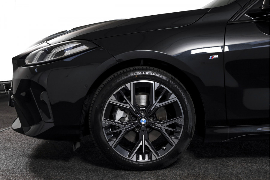 BMW 1-serie 120 M Sport - Automaat | Dig. Cockpit | Adapt. Cruise | Stoelverw. | Leder | PDC | Camera | NAV + App. Connect | ECC | DAB | LM 18" | 7100