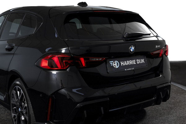 BMW 1-serie 120 M Sport - Automaat | Dig. Cockpit | Adapt. Cruise | Stoelverw. | Leder | PDC | Camera | NAV + App. Connect | ECC | DAB | LM 18" | 7100