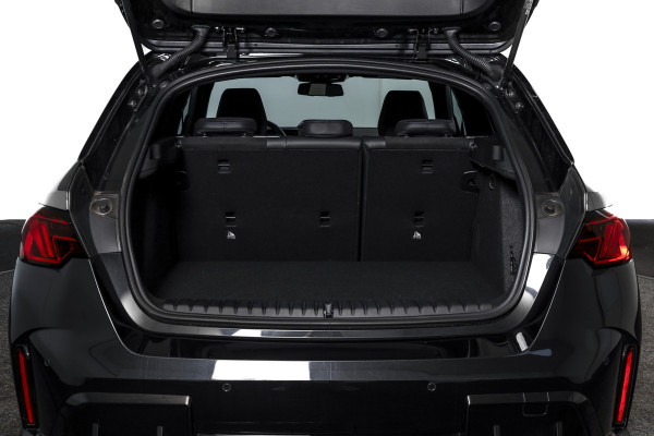 BMW 1-serie 120 M Sport - Automaat | Dig. Cockpit | Adapt. Cruise | Stoelverw. | Leder | PDC | Camera | NAV + App. Connect | ECC | DAB | LM 18" | 7100