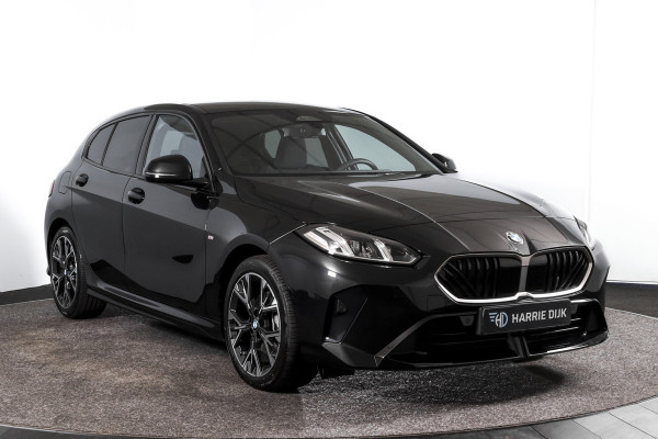 BMW 1-serie 120 M Sport - Automaat | Dig. Cockpit | Adapt. Cruise | Stoelverw. | Leder | PDC | Camera | NAV + App. Connect | ECC | DAB | LM 18" | 7100