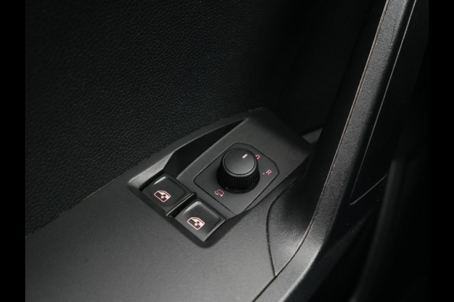 Seat Ibiza 1.0 TSI 95pk Style Business Intense Clima Navigatie Privacyglas Carplay Camera 17" velgen 321