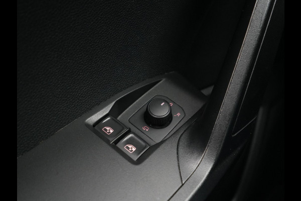 Seat Ibiza 1.0 TSI 95pk Style Business Intense Clima Navigatie Privacyglas Carplay Camera 17" velgen 321