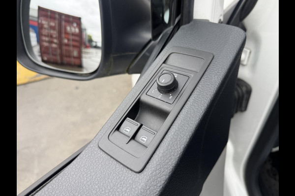 Volkswagen Transporter 2.0 TDI L2H1 Trendline DUBBEL CABINE / AIRCO / LEER / VERLAAGD / SPOILERS
