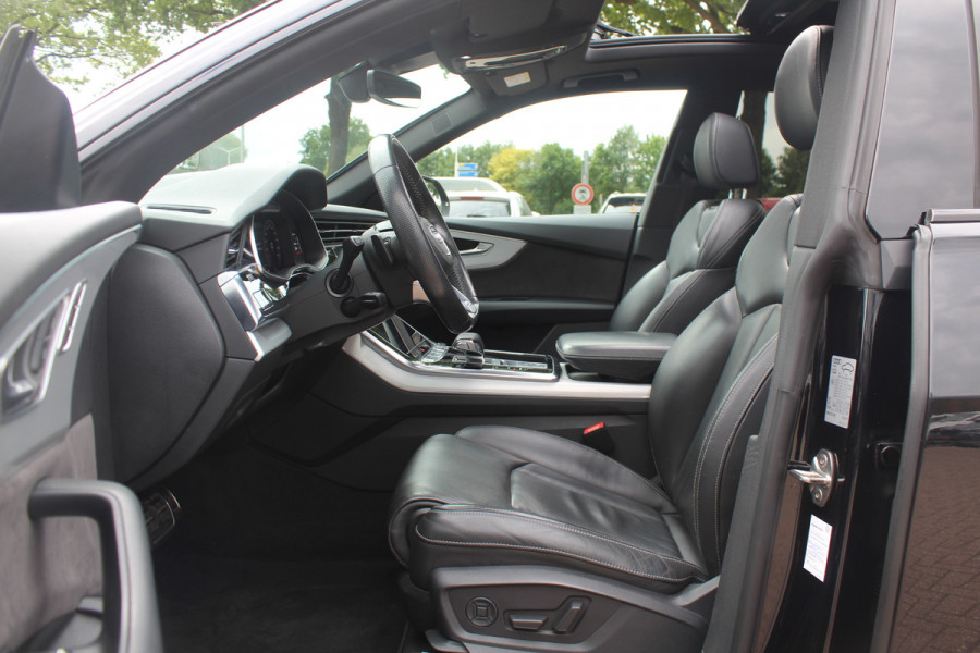 Audi Q8 50 TDI quattro Pro Line S / Trekhaak / Panoramadak / 360Camera / 22'' / Luchtvering / B&O / Softclose / Sfeerverlichting / Dodehoek / Stoelverwarming / DAB / ACC