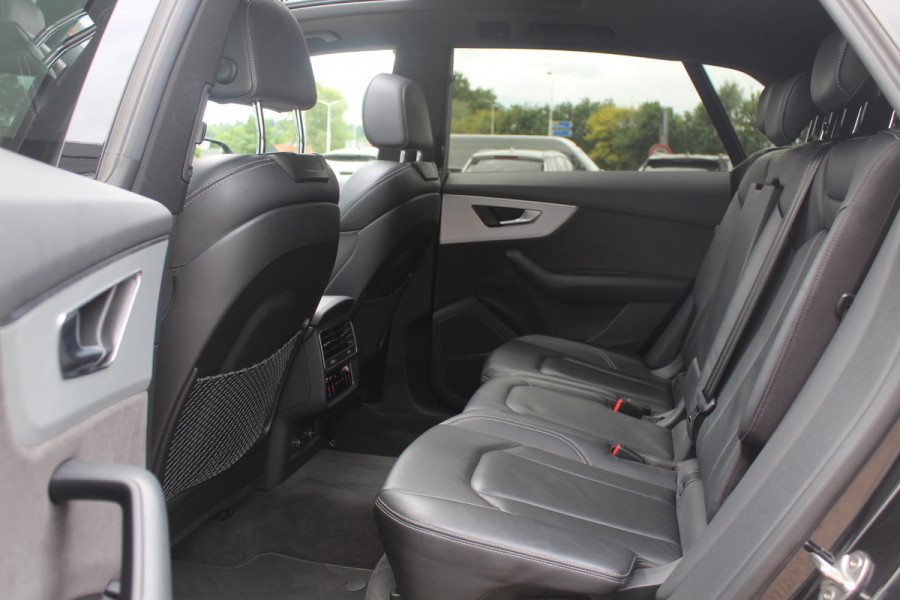 Audi Q8 50 TDI quattro Pro Line S / Trekhaak / Panoramadak / 360Camera / 22'' / Luchtvering / B&O / Softclose / Sfeerverlichting / Dodehoek / Stoelverwarming / DAB / ACC