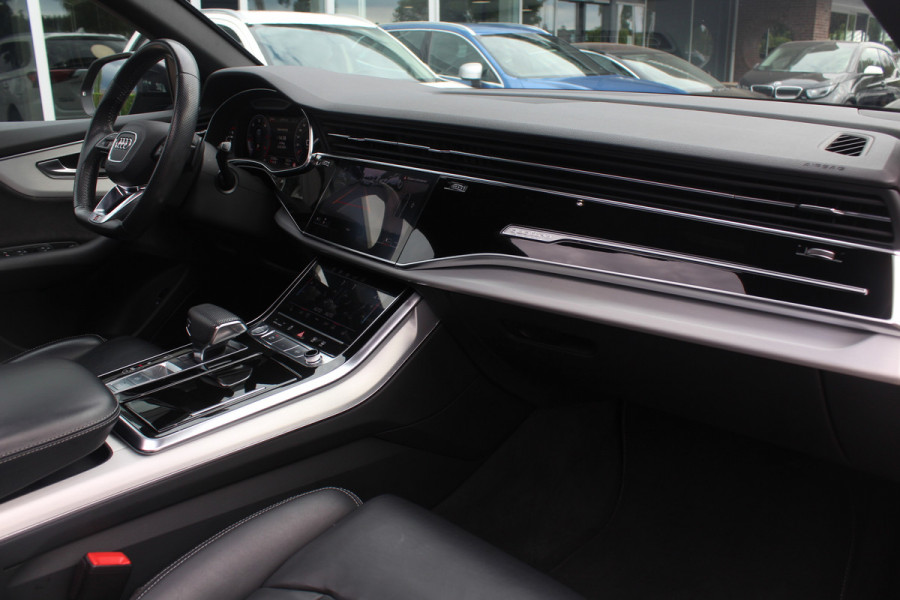 Audi Q8 50 TDI quattro Pro Line S / Trekhaak / Panoramadak / 360Camera / 22'' / Luchtvering / B&O / Softclose / Sfeerverlichting / Dodehoek / Stoelverwarming / DAB / ACC