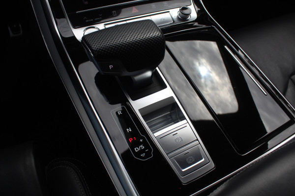 Audi Q8 50 TDI quattro Pro Line S / Trekhaak / Panoramadak / 360Camera / 22'' / Luchtvering / B&O / Softclose / Sfeerverlichting / Dodehoek / Stoelverwarming / DAB / ACC