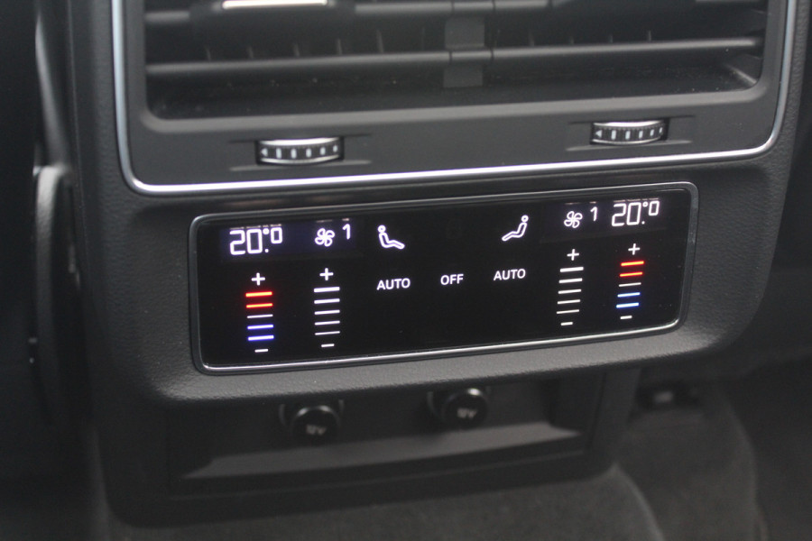 Audi Q8 50 TDI quattro Pro Line S / Trekhaak / Panoramadak / 360Camera / 22'' / Luchtvering / B&O / Softclose / Sfeerverlichting / Dodehoek / Stoelverwarming / DAB / ACC
