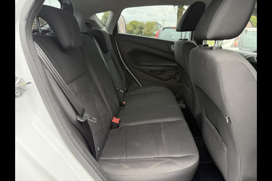 Ford Fiesta 1.0 Style Ultimate 2e Eigenaar,Navi,Airco,Cruise,80pk,5 Deurs,Lm velgen,N.A.P,Pdc V+A,Apk tot 05-2026