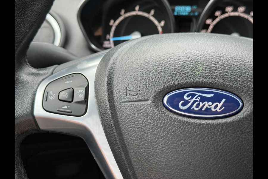 Ford Fiesta 1.0 Style Ultimate 2e Eigenaar,Navi,Airco,Cruise,80pk,5 Deurs,Lm velgen,N.A.P,Pdc V+A,Apk tot 05-2026