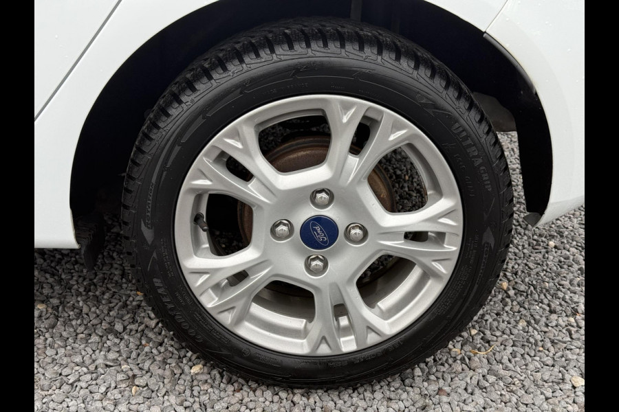 Ford Fiesta 1.0 Style Ultimate 2e Eigenaar,Navi,Airco,Cruise,80pk,5 Deurs,Lm velgen,N.A.P,Pdc V+A,Apk tot 05-2026
