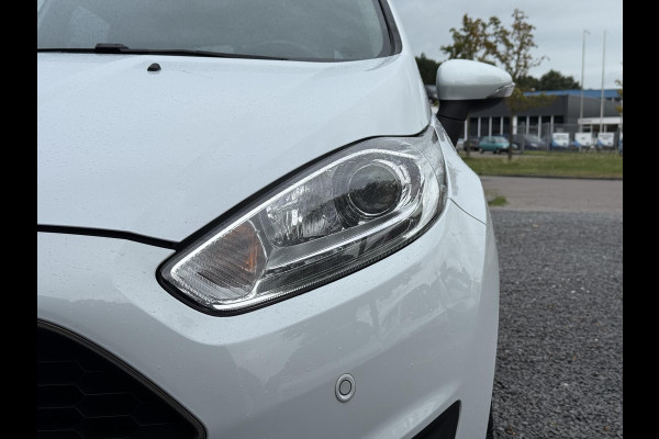 Ford Fiesta 1.0 Style Ultimate 2e Eigenaar,Navi,Airco,Cruise,80pk,5 Deurs,Lm velgen,N.A.P,Pdc V+A,Apk tot 05-2026