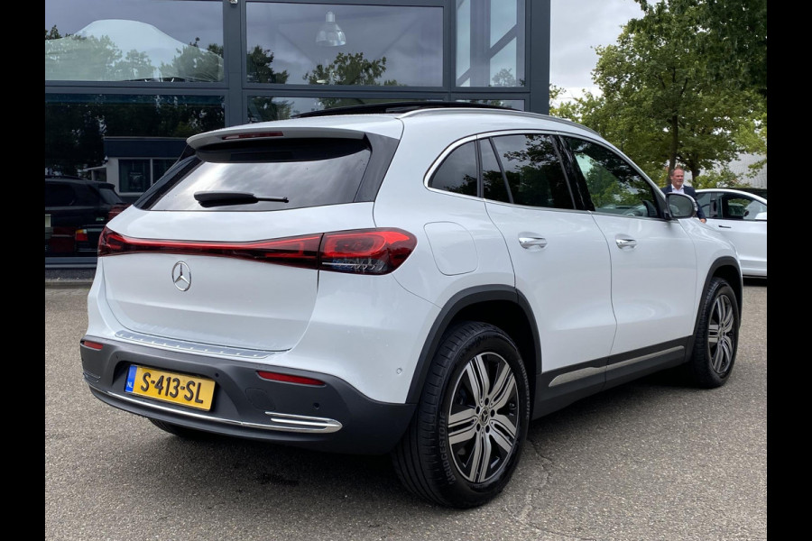 Mercedes-Benz EQA 250 Luxury Line 67 kWh VAN: 38.900,- VOOR 35.877,- UW HERFSTVOORDEEL: 3.023,- DEALER ONDERHOUDEN | AMBILIGHT | CAMERA | PANORAMADAK | RIJKLAARPRIJS INCL. 12MND BOVAG