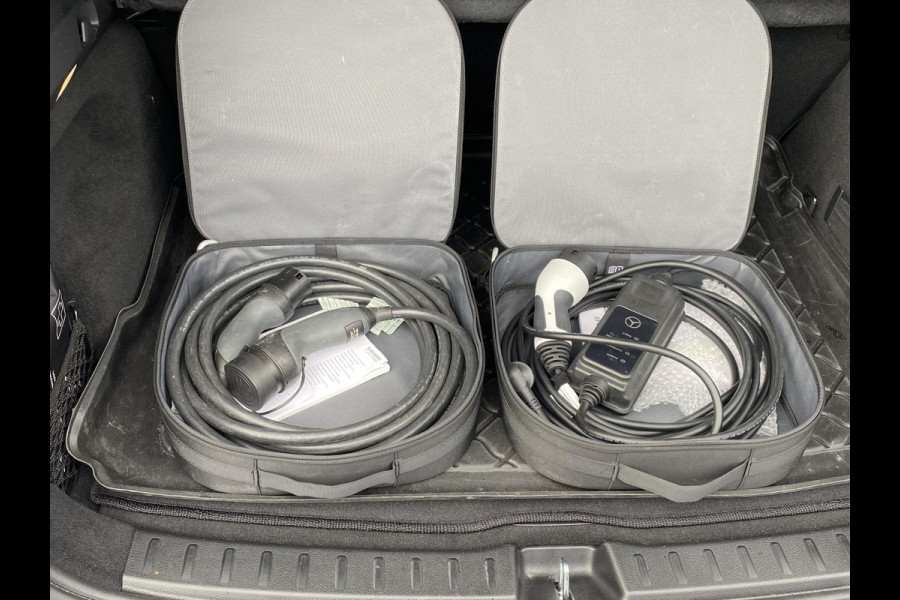 Mercedes-Benz EQA 250 Luxury Line 67 kWh VAN: 38.900,- VOOR 35.877,- UW HERFSTVOORDEEL: 3.023,- DEALER ONDERHOUDEN | AMBILIGHT | CAMERA | PANORAMADAK | RIJKLAARPRIJS INCL. 12MND BOVAG
