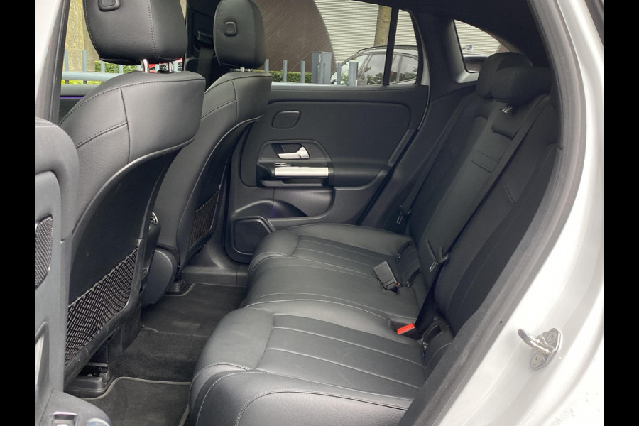 Mercedes-Benz EQA 250 Luxury Line 67 kWh VAN: 38.900,- VOOR 35.877,- UW HERFSTVOORDEEL: 3.023,- DEALER ONDERHOUDEN | AMBILIGHT | CAMERA | PANORAMADAK | RIJKLAARPRIJS INCL. 12MND BOVAG
